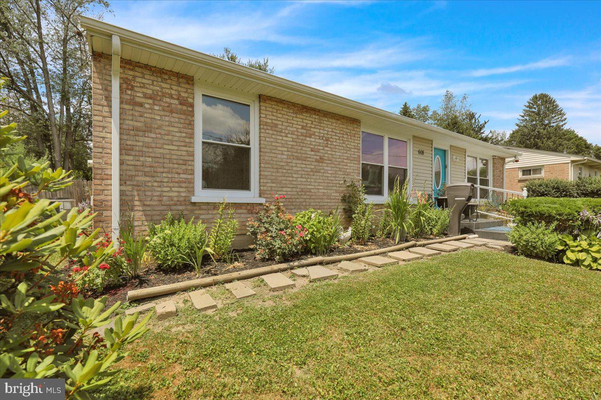 608 Bermuda Road Lancaster, PA 17603 - Photo 4 of 32 Gallery Image 4