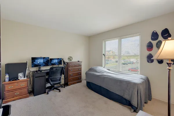 $198,500 | 208 Glengarry Drive, Unit 301, Bloomingdale, IL 60108