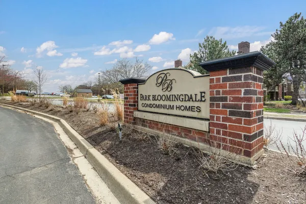 $198,500 | 208 Glengarry Drive, Unit 301, Bloomingdale, IL 60108