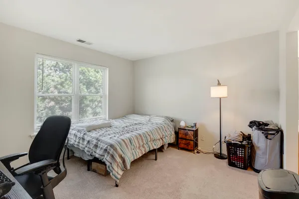 $198,500 | 208 Glengarry Drive, Unit 301, Bloomingdale, IL 60108
