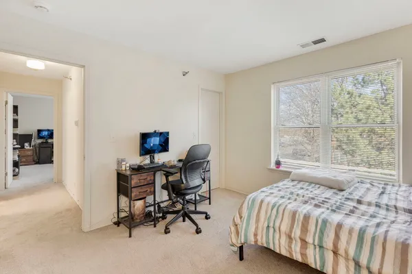 $198,500 | 208 Glengarry Drive, Unit 301, Bloomingdale, IL 60108