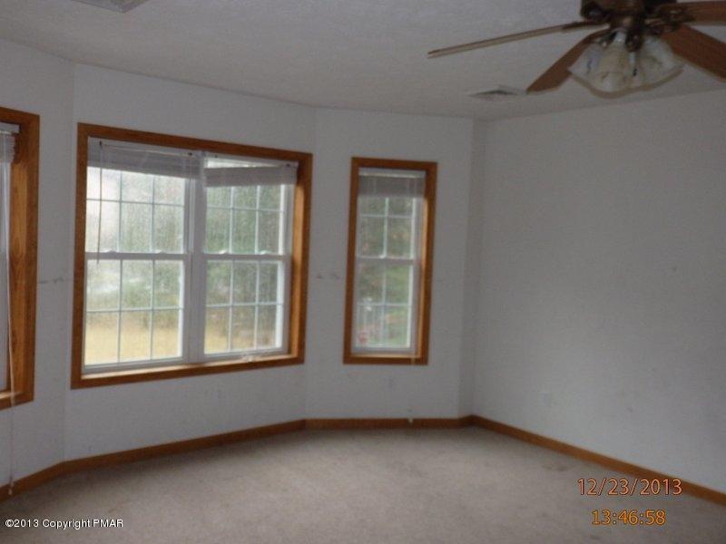 7742 Lake Road Tobyhanna, PA 18466 - Photo 2 of 16 Living room