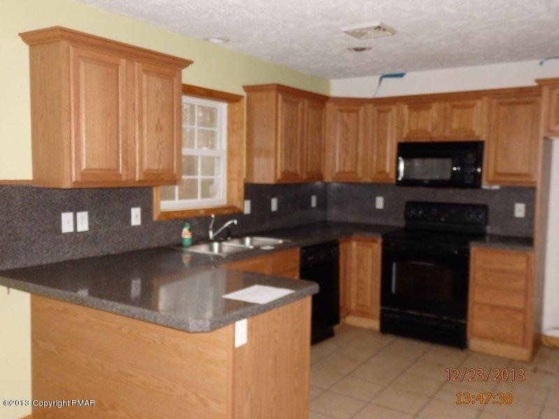 7742 Lake Road Tobyhanna, PA 18466 - Photo 3 of 16 Kitchen