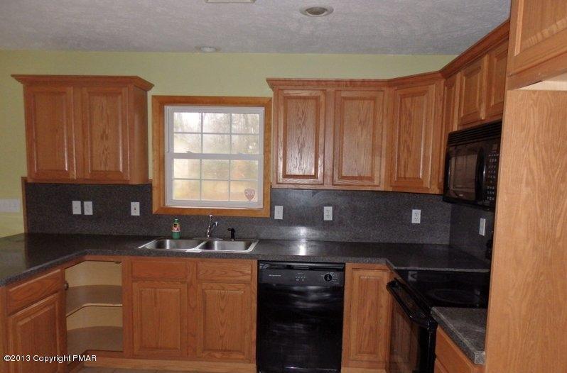 7742 Lake Road Tobyhanna, PA 18466 - Photo 4 of 16 Kitchen