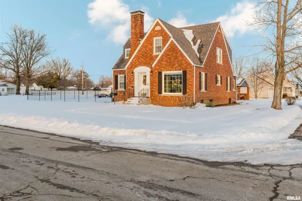 $237,500 | 100 North 11th Street, Herrin, IL 62948