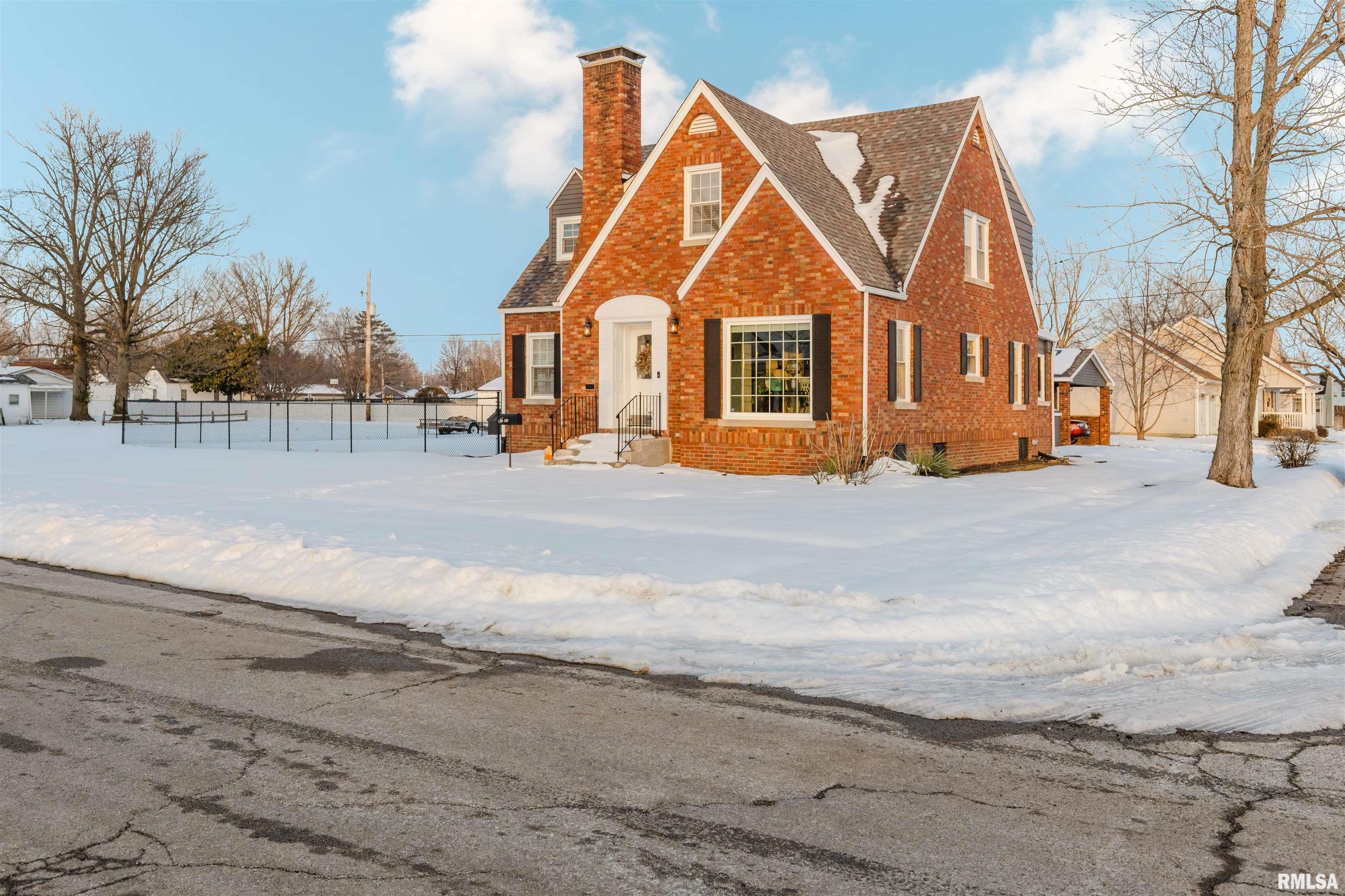 100 North 11th Street Herrin, IL 62948 - Photo 1 of 49