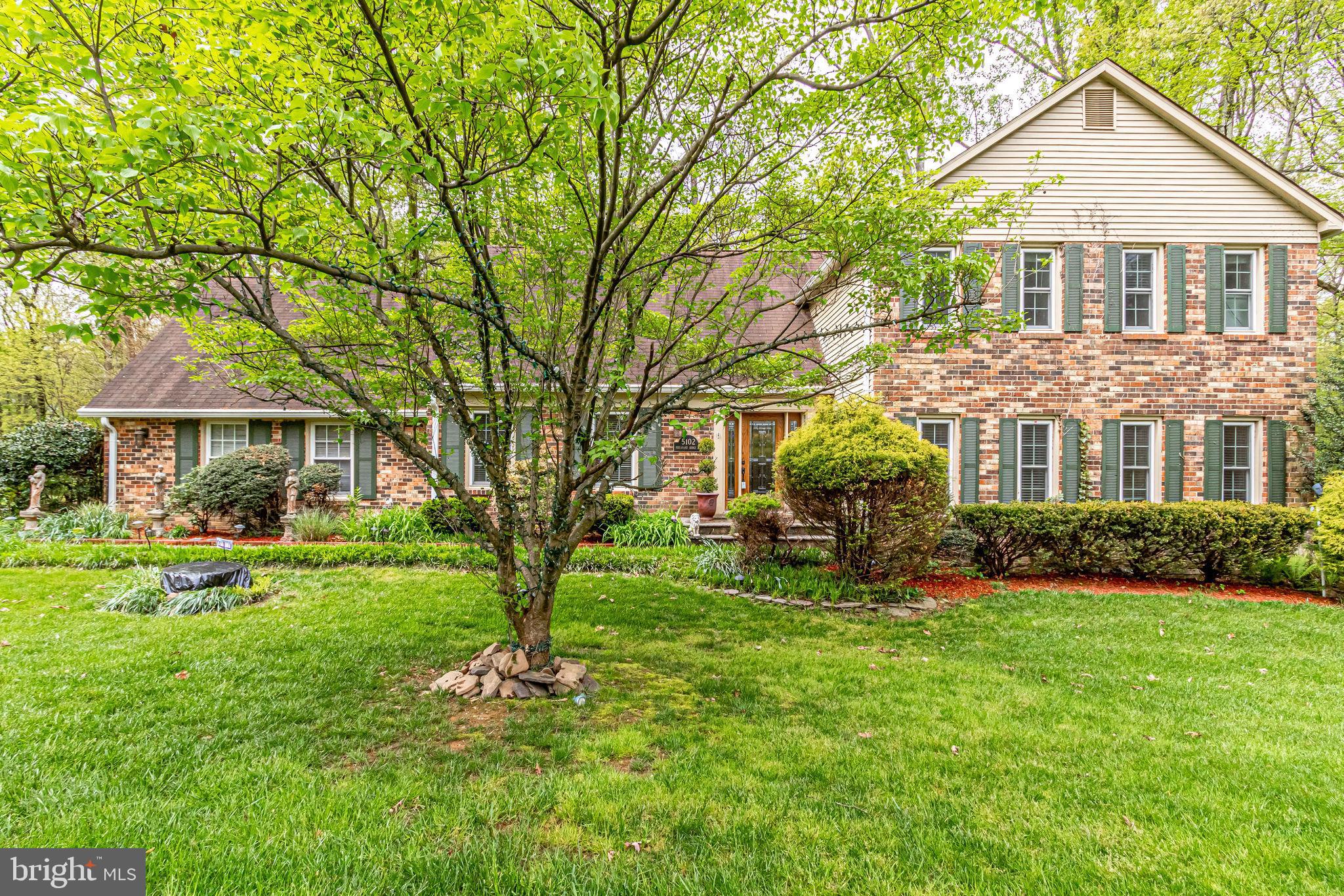 5102 Pheasant Ridge Road Fairfax, VA 22030 - Photo 3 of 68 Large Front Yard