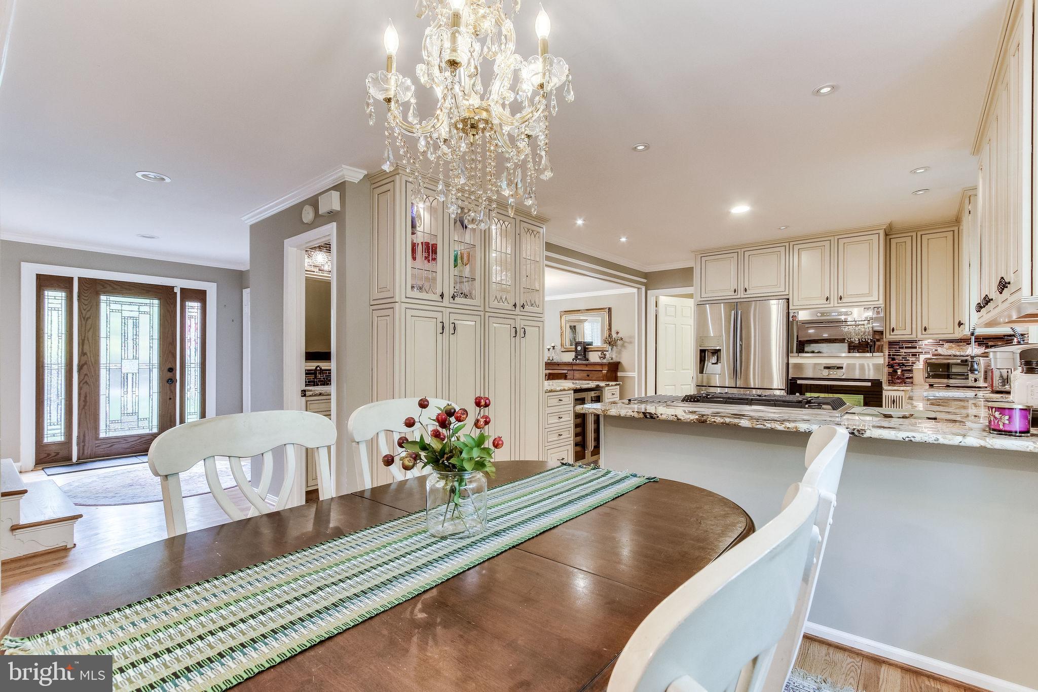5102 Pheasant Ridge Road Fairfax, VA 22030 - Photo 23 of 68 Perfect for Family Dinners
