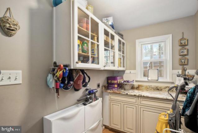 5102 Pheasant Ridge Road Fairfax, VA 22030 - Photo 24 of 68 Mudroom