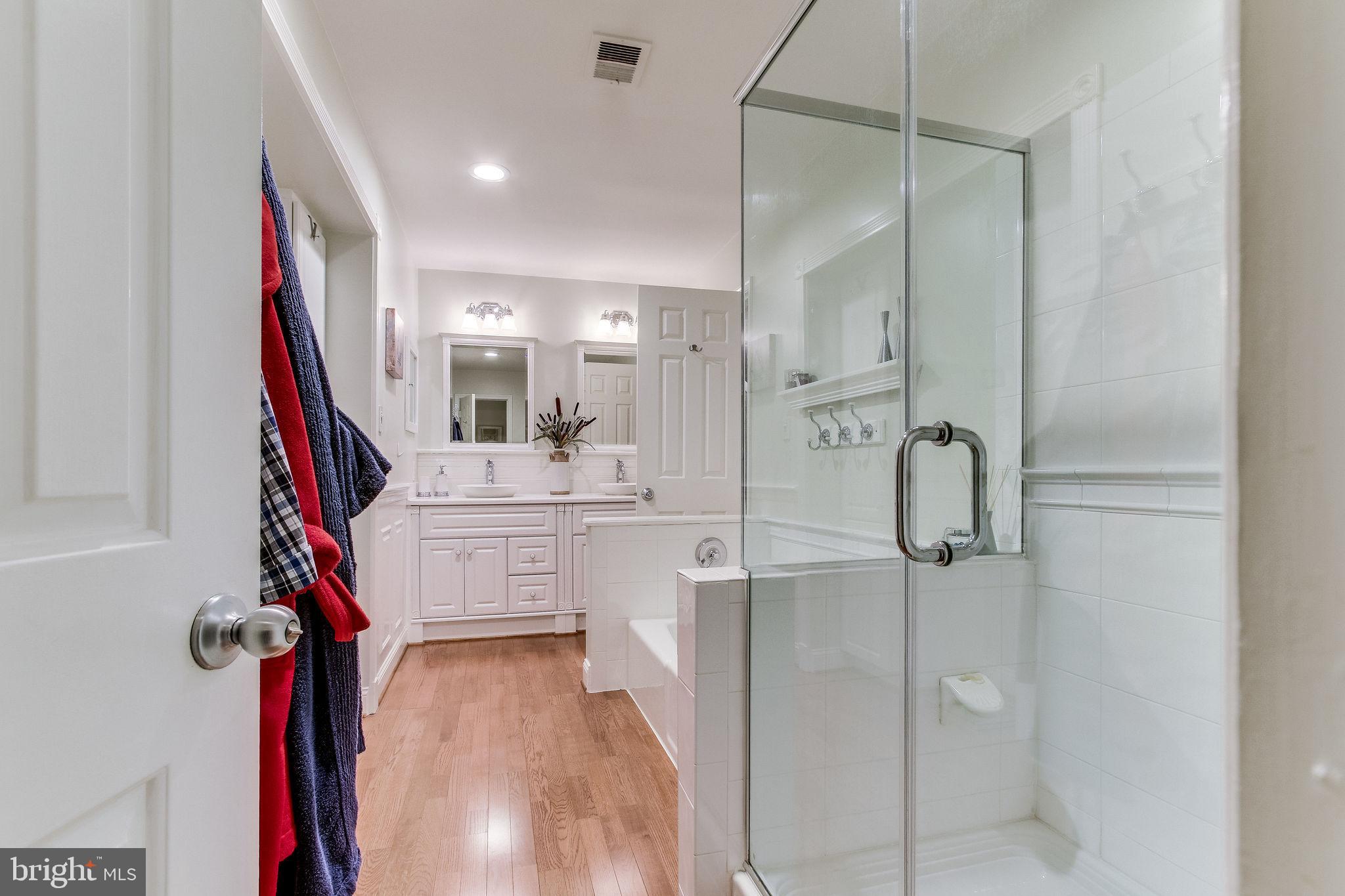 5102 Pheasant Ridge Road Fairfax, VA 22030 - Photo 32 of 68 Master Bath With Tub and Shower