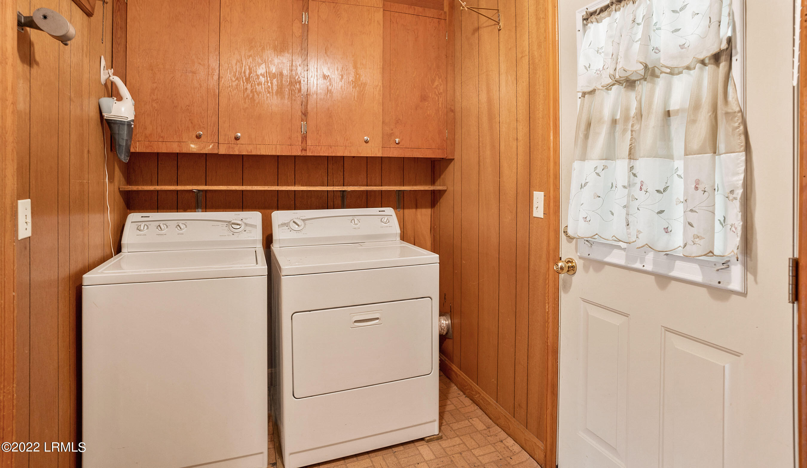 1 State Rd S-7-428 Beaufort, SC 29907 - Photo 31 of 43 washer/dryer included