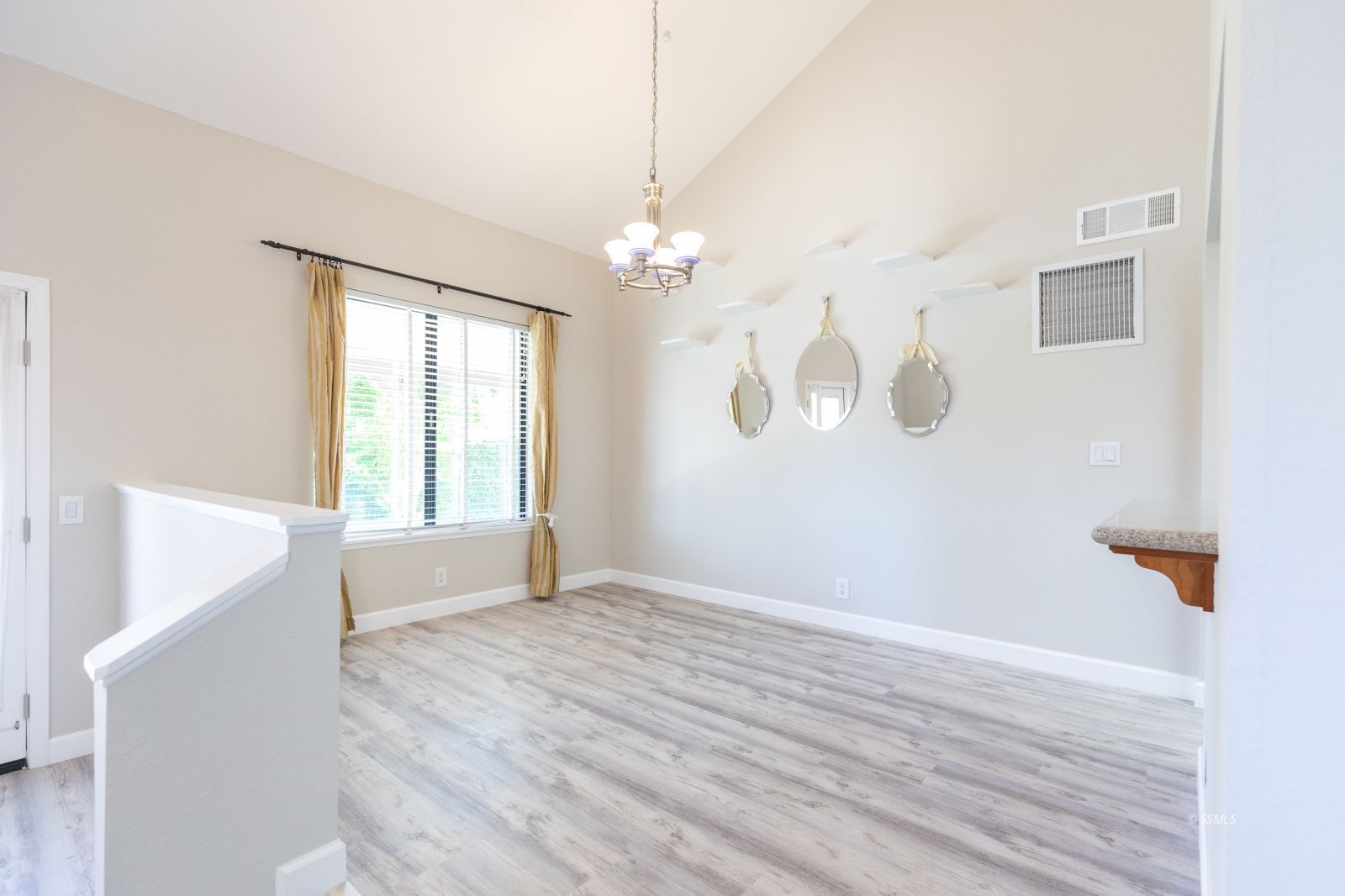 407 Tepatitlan Court Ridgecrest, CA 93555 - Photo 10 of 44