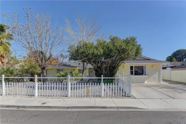 $2,299 | 5248 Rambling Road, Las Vegas, NV 89120