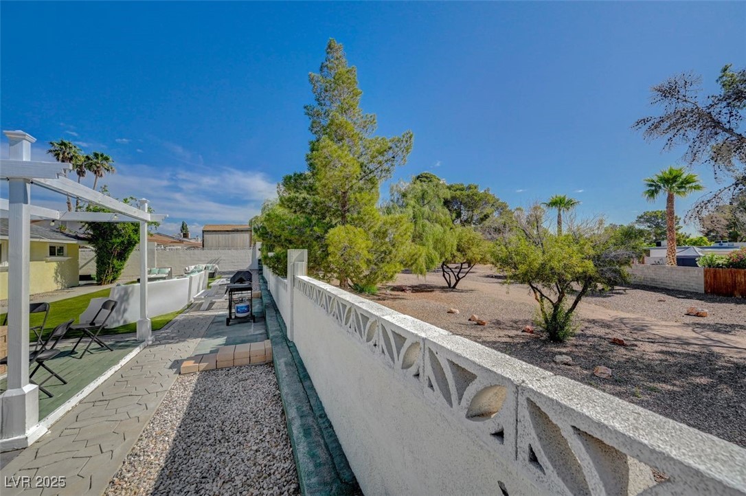 5248 Rambling Road Las Vegas, NV 89120 - Photo 14 of 35