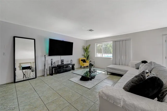 $2,464 | 5248 Rambling Road, Las Vegas, NV 89120