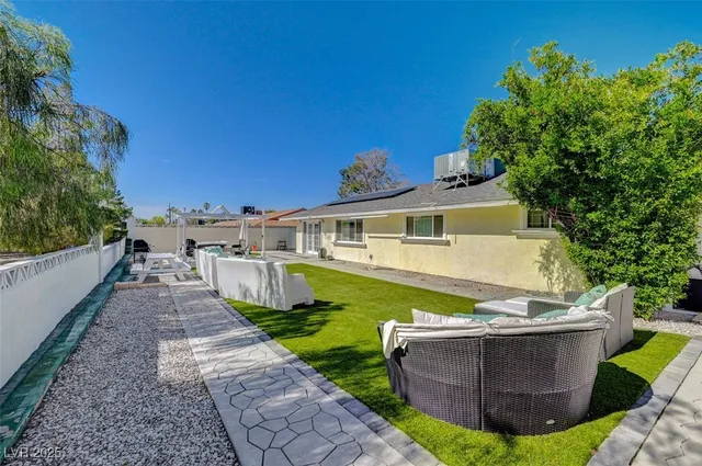 $2,464 | 5248 Rambling Road, Las Vegas, NV 89120