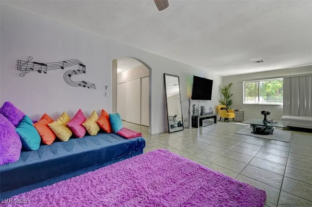 $2,464 | 5248 Rambling Road, Las Vegas, NV 89120