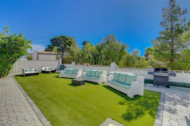 $2,464 | 5248 Rambling Road, Las Vegas, NV 89120