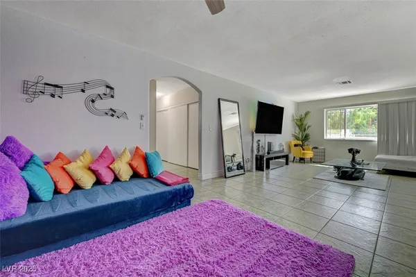 $2,299 | 5248 Rambling Road, Las Vegas, NV 89120