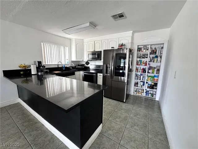 $2,464 | 5248 Rambling Road, Las Vegas, NV 89120