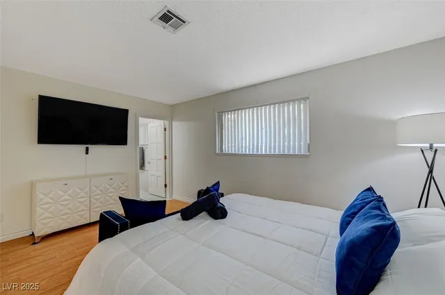 $2,464 | 5248 Rambling Road, Las Vegas, NV 89120