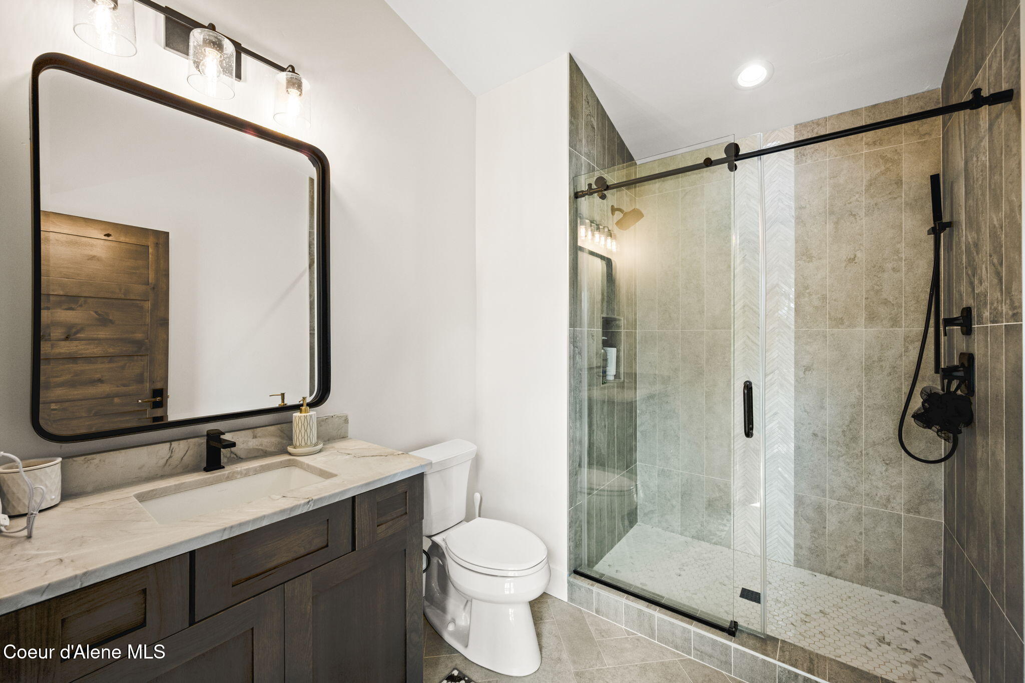6799 East Shiras Road Coeur D'Alene, ID 83814 - Photo 63 of 98 Upstairs Bathroom