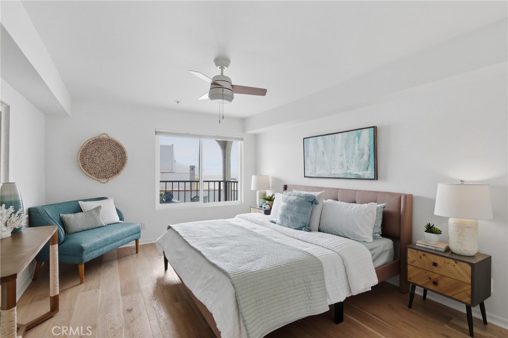 565 Esplanade, Unit 312 Redondo Beach, CA 90277 - Photo 15 of 32 a bedroom with a large bed and a window