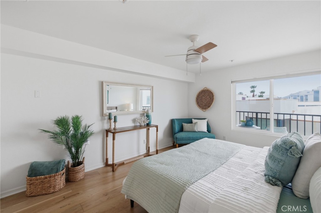 565 Esplanade, Unit 312 Redondo Beach, CA 90277 - Photo 18 of 32 a bedroom with a bed dresser and a potted plant
