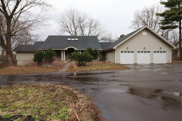 $750,000 | 31300 Oasis Road, Center City, MN 55012