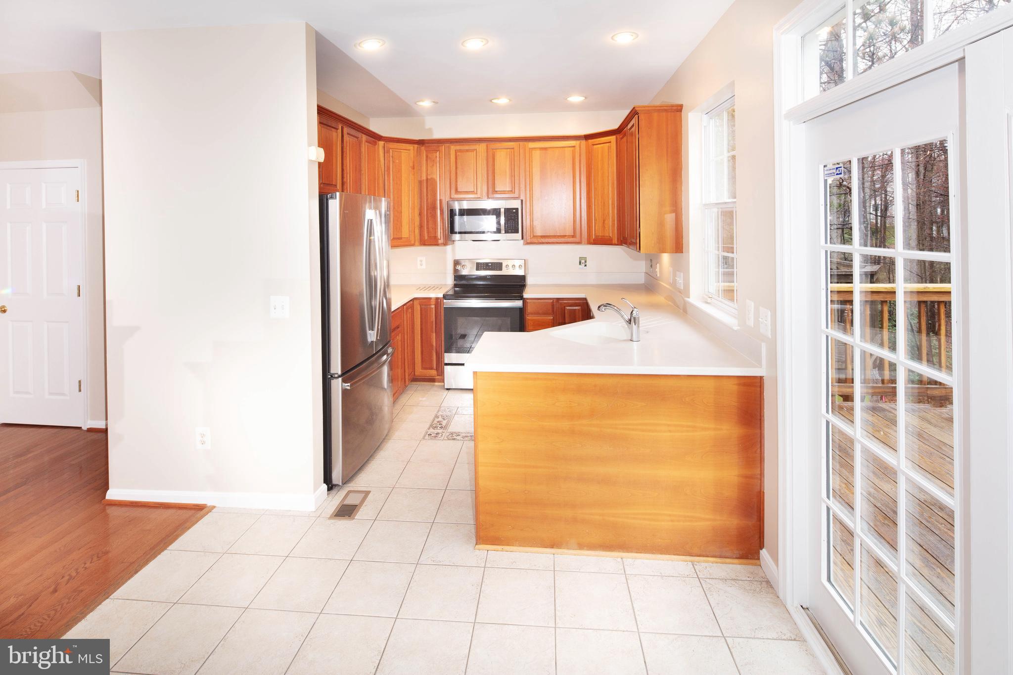 1265 Wild Hawthorn Way Reston, VA 20194 - Photo 16 of 56 Kitchen w/ Separate Eat In Area