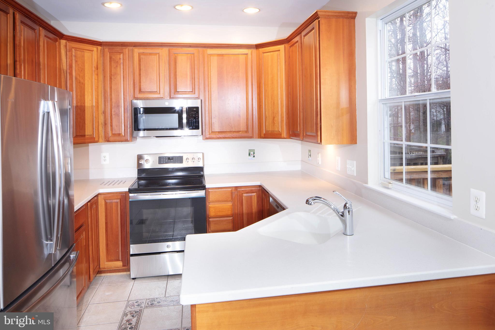 1265 Wild Hawthorn Way Reston, VA 20194 - Photo 17 of 56 Kitchen w/ S/S Appliance, Corian and Tile Flooring