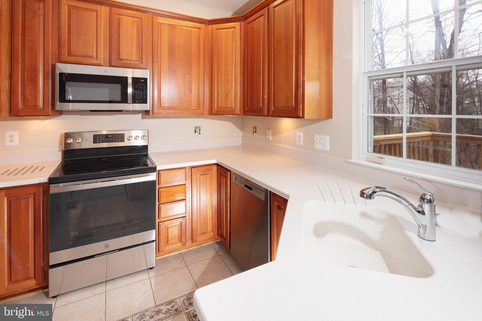1265 Wild Hawthorn Way Reston, VA 20194 - Photo 18 of 56 Kitchen w/ S/S Appliance, Corian and Tile Flooring