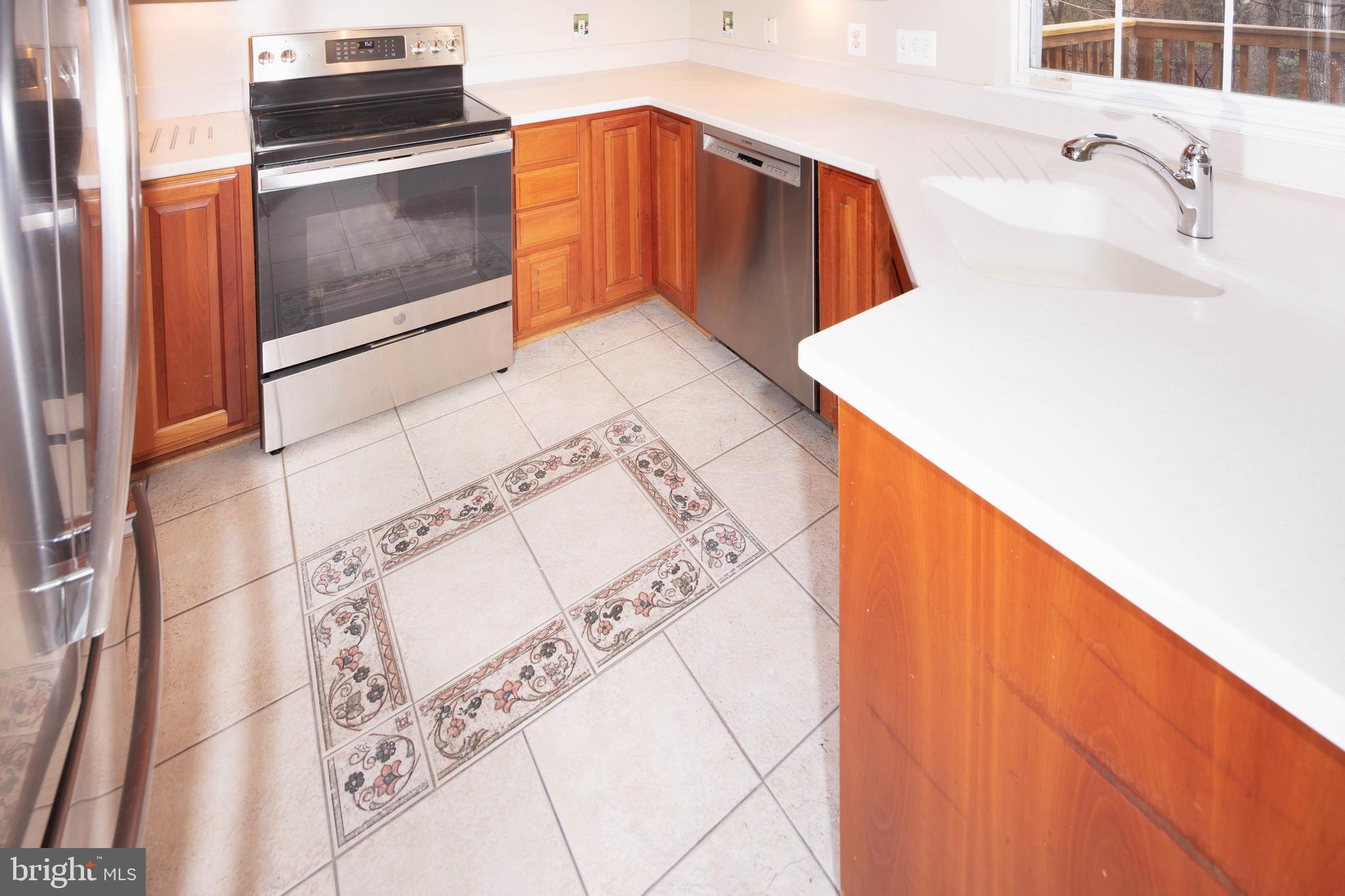 1265 Wild Hawthorn Way Reston, VA 20194 - Photo 21 of 56 Kitchen w/ S/S Appliance, Corian and Tile Flooring