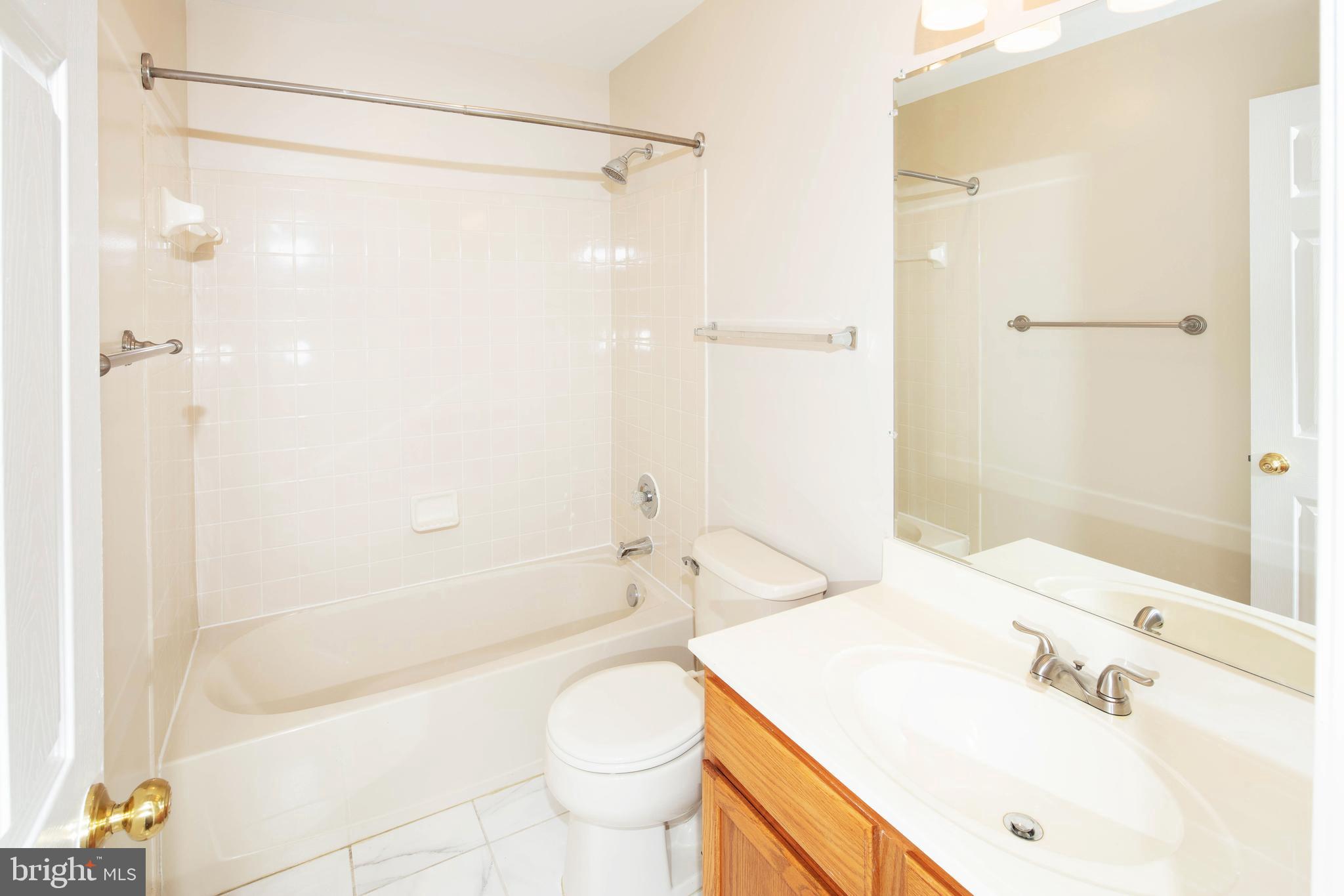1265 Wild Hawthorn Way Reston, VA 20194 - Photo 43 of 56 Bedroom Level Hall Bath