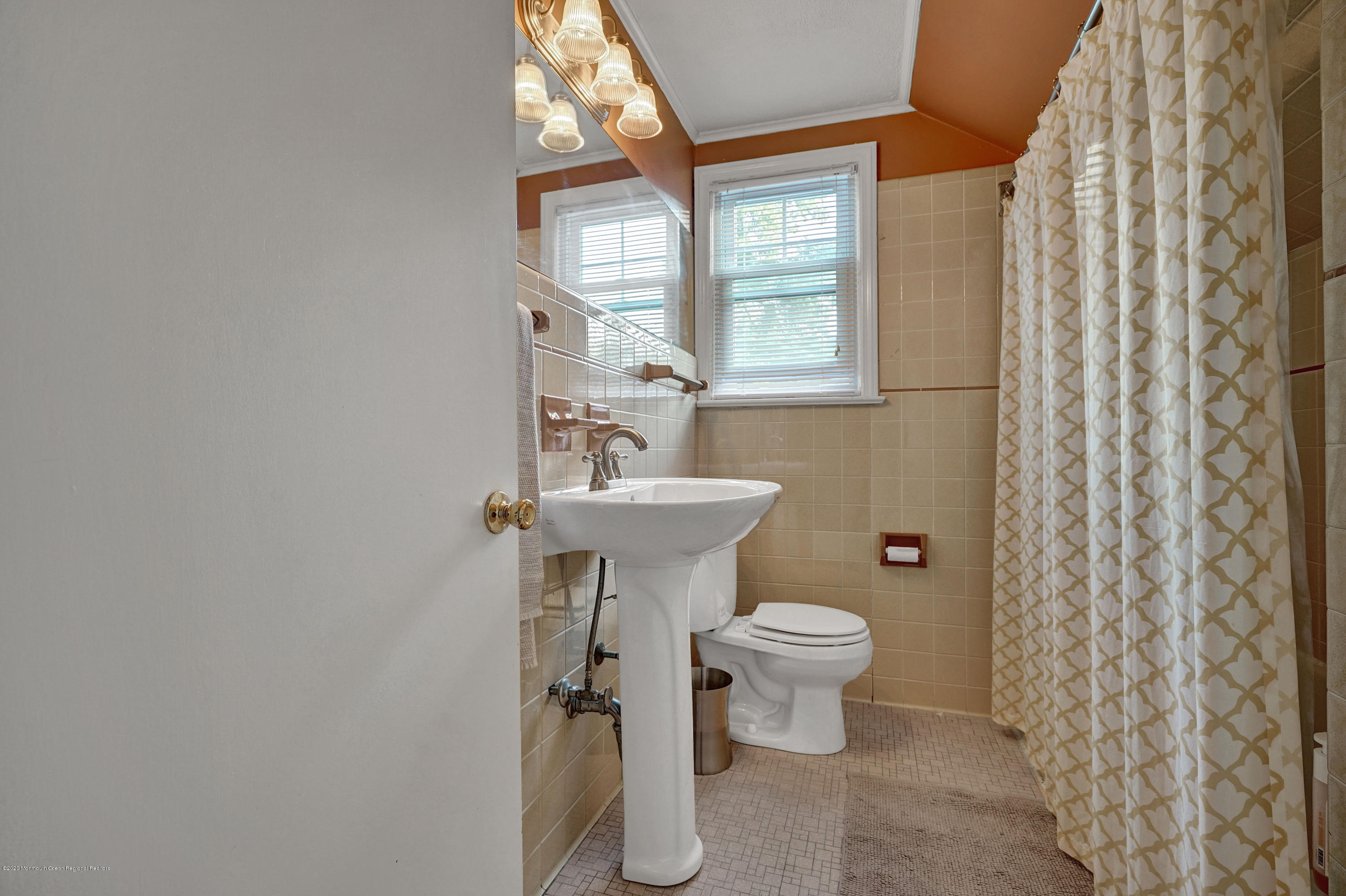 1008 Brainard Place Brielle, NJ 08730 - Photo 17 of 29 2nd floor bath