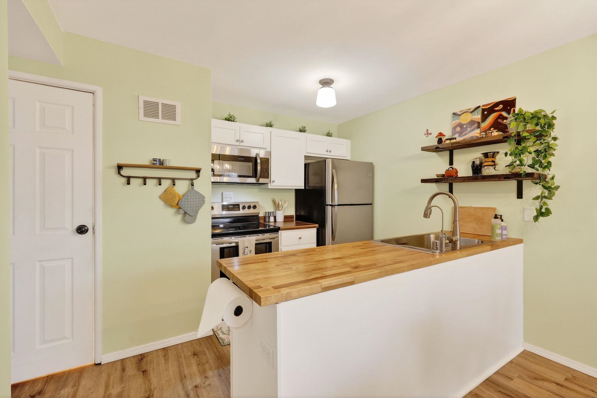 507 East, Unit 507 Madison, WI 53704 - Photo 8 of 62