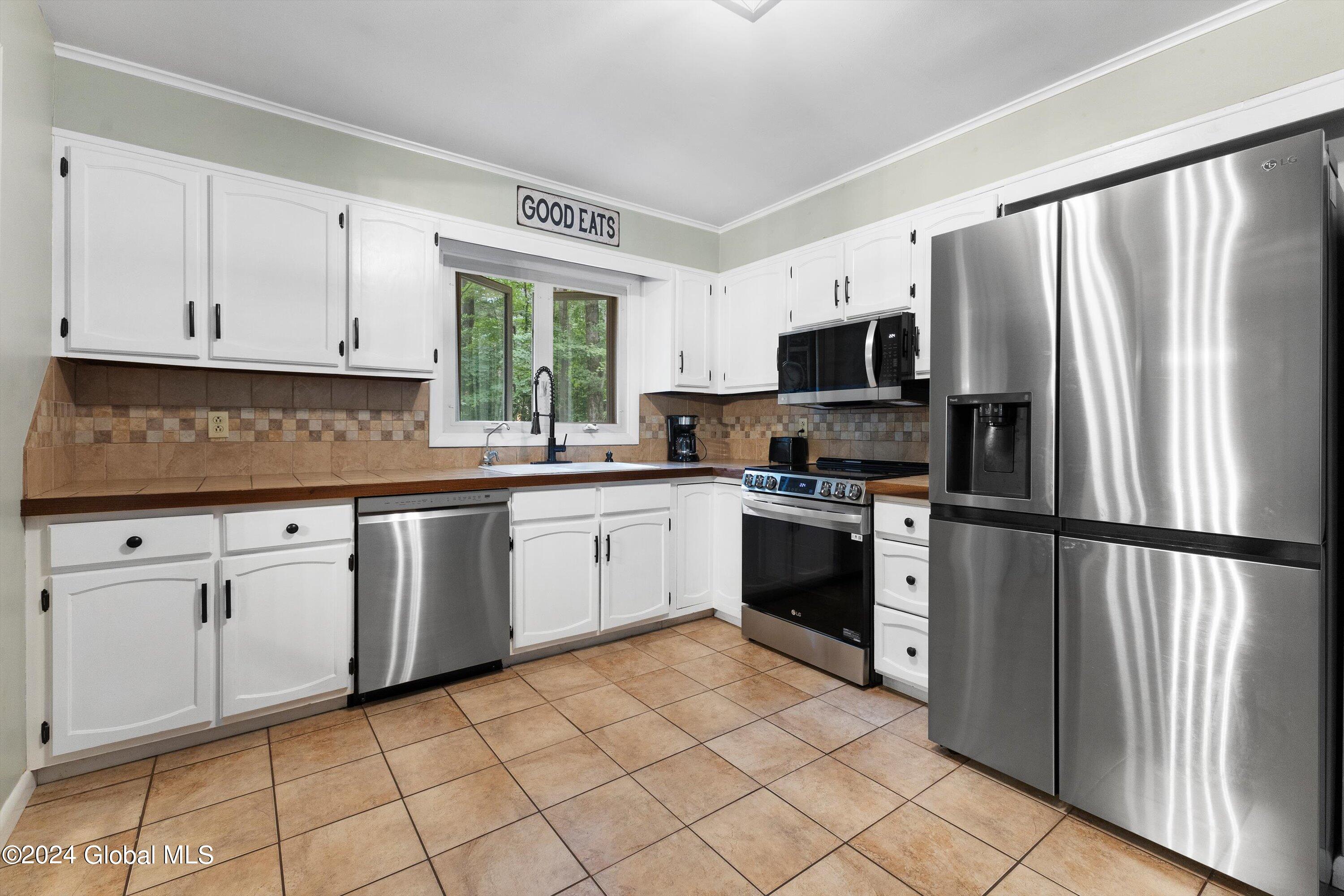 26 Aldrich Road Milton, NY 12020 - Photo 8 of 27 20-IMG_0165