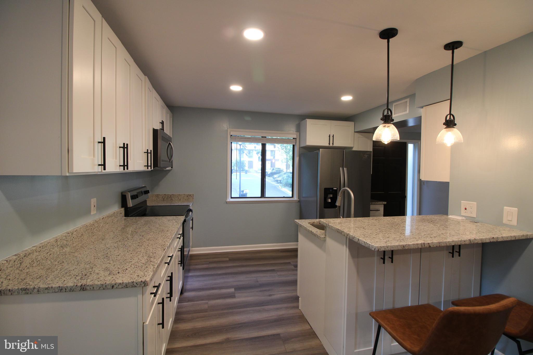 2450 Cloudcroft Square Reston, VA 20191 - Photo 2 of 21 Gallery Image 2