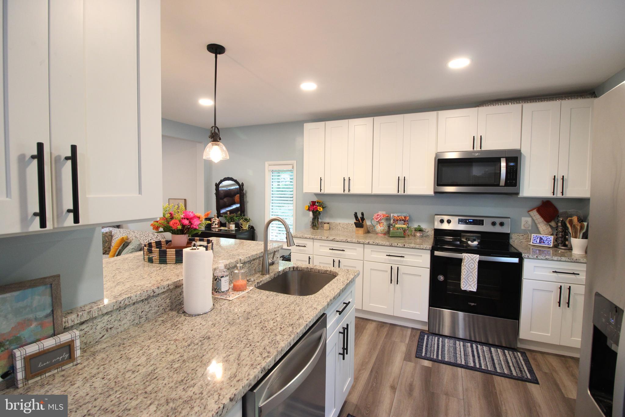 2450 Cloudcroft Square Reston, VA 20191 - Photo 4 of 21 Gallery Image 4