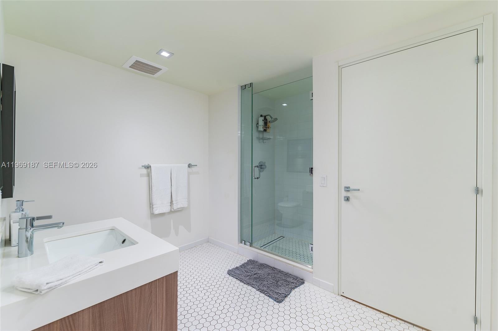 401 North Birch Road, Unit 502 Fort Lauderdale, FL 33304 - Photo 17 of 52 a bathroom with a sink and a mirror