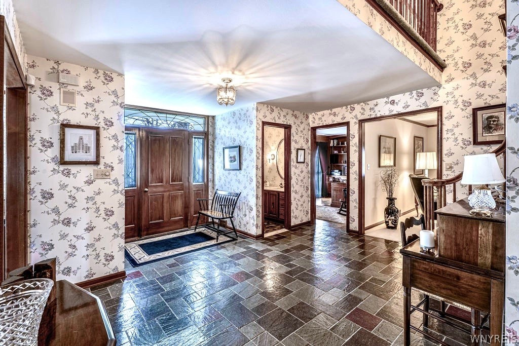 48 Deer Run Amherst, NY 14221 - Photo 8 of 44