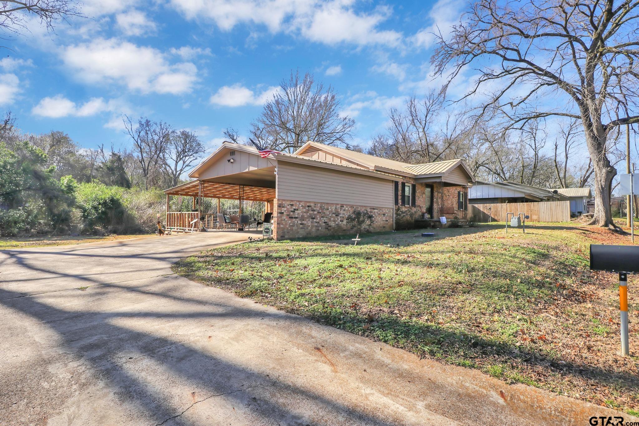 554 East San Antonio Street Alto, TX 75925 - Photo 2 of 28 a front view of a house with a yard and large trees