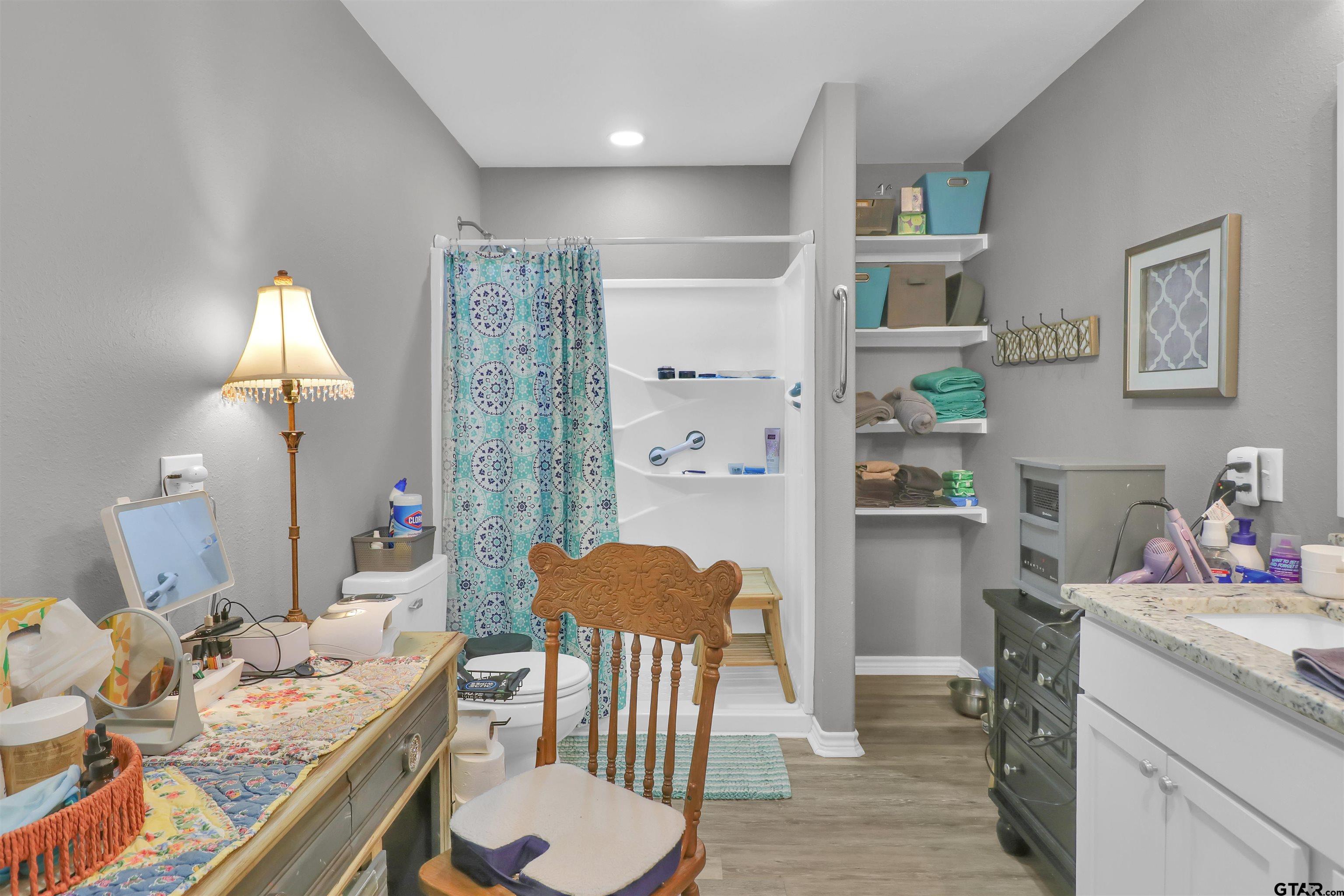 554 East San Antonio Street Alto, TX 75925 - Photo 23 of 28 a kitchen with a table chairs stove and kitchen view