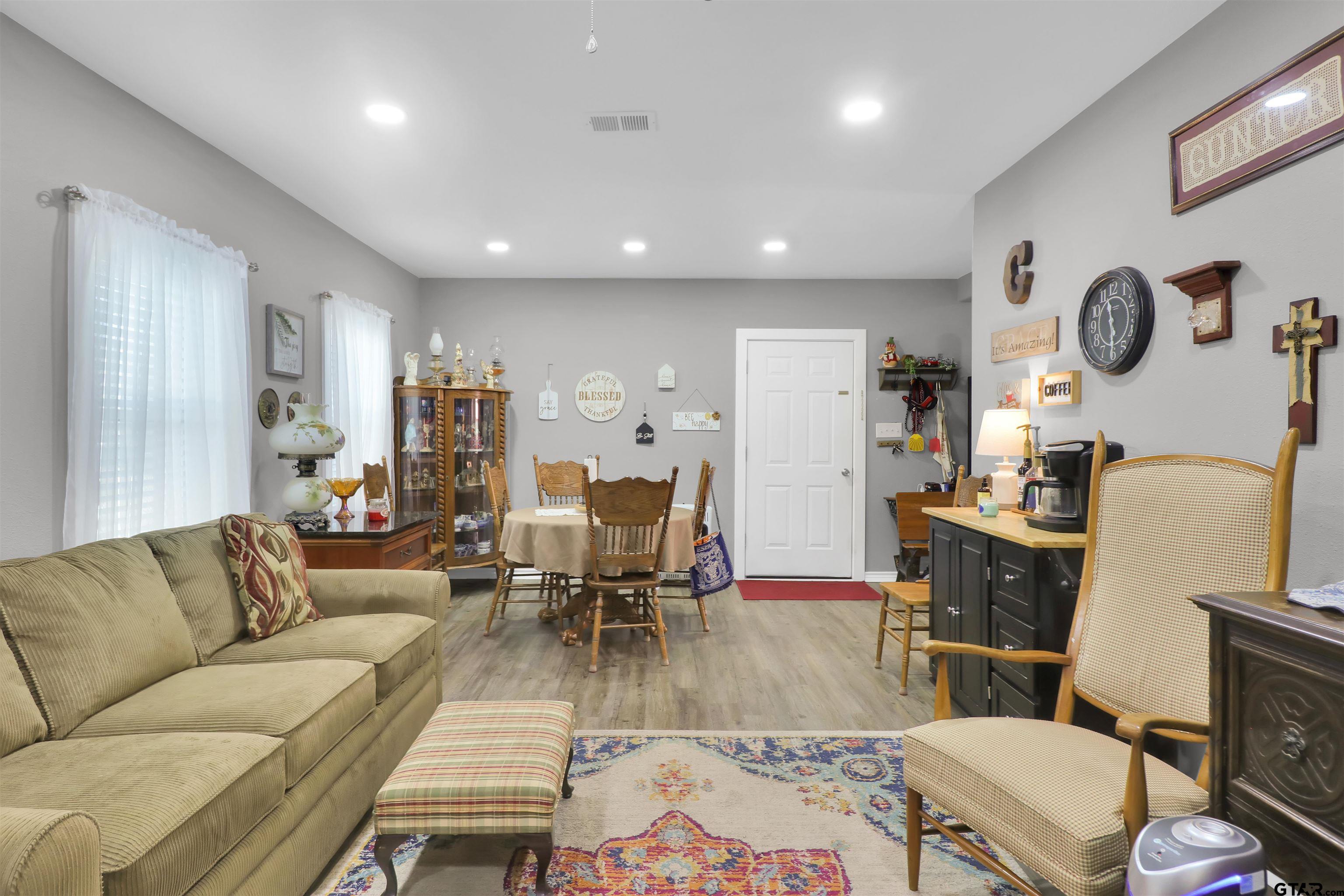 554 East San Antonio Street Alto, TX 75925 - Photo 6 of 28 a living room with furniture and wooden floor