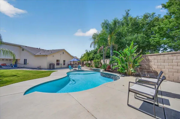 $700,000 | 1994 North Cherry Lane, Clovis, CA 93619