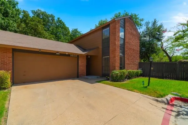 $285,000 | 1600 Brentwood Drive, Irving, TX 75061