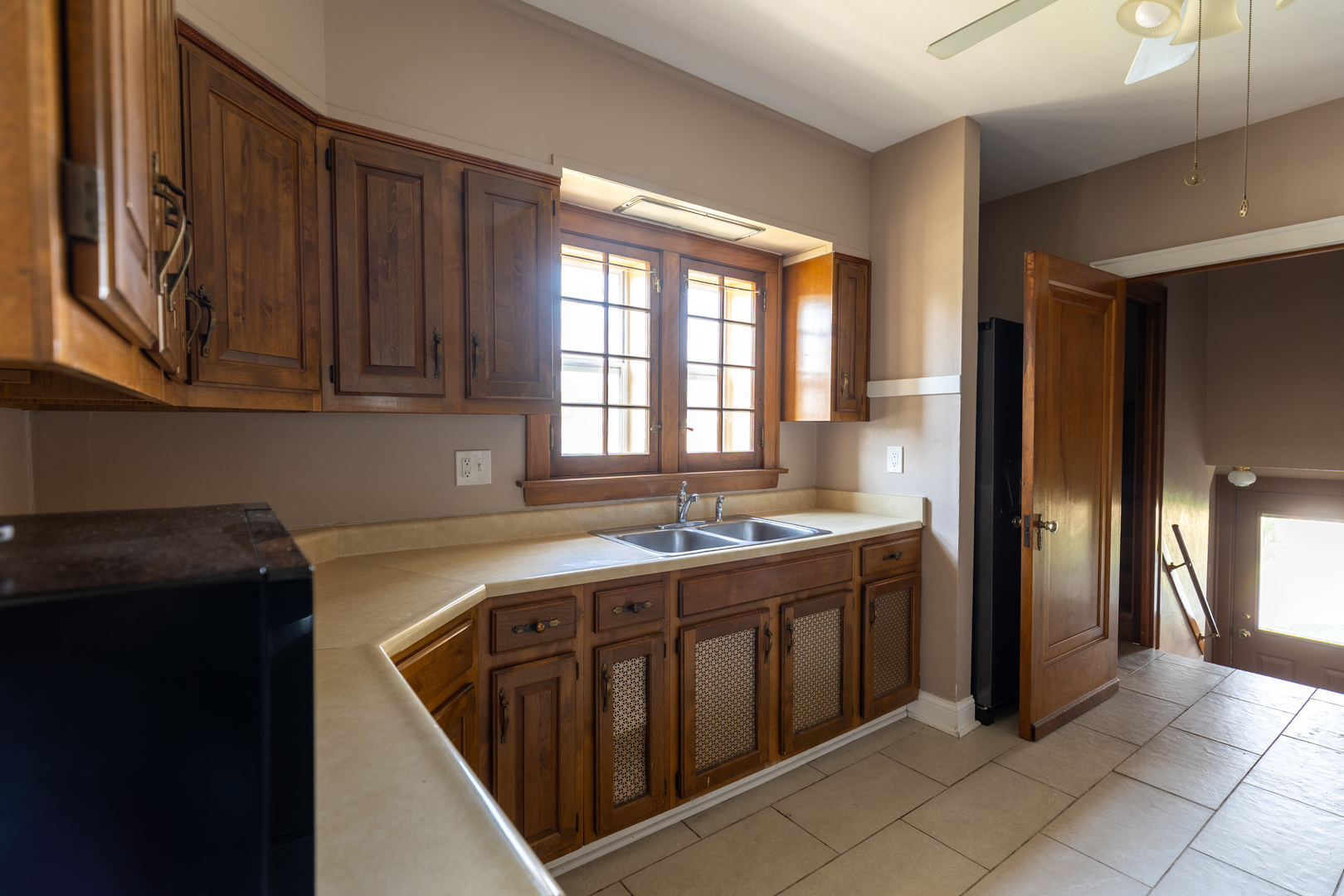 2246 Clinton Avenue Berwyn, IL 60402 - Photo 2 of 28