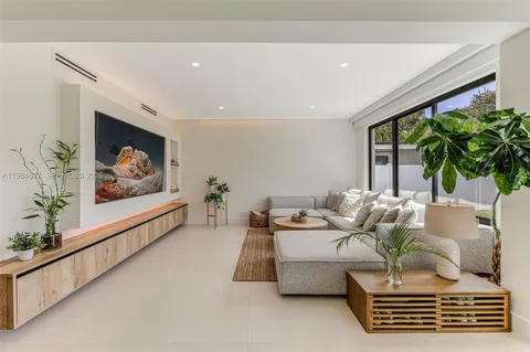 $2,575,000 | 905 Fairway Drive, Miami Beach, FL 33141
