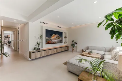 $2,575,000 | 905 Fairway Drive, Miami Beach, FL 33141