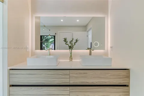 $2,575,000 | 905 Fairway Drive, Miami Beach, FL 33141